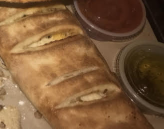 Create your own Signature Gourmet stromboli with up to 4 toppings!