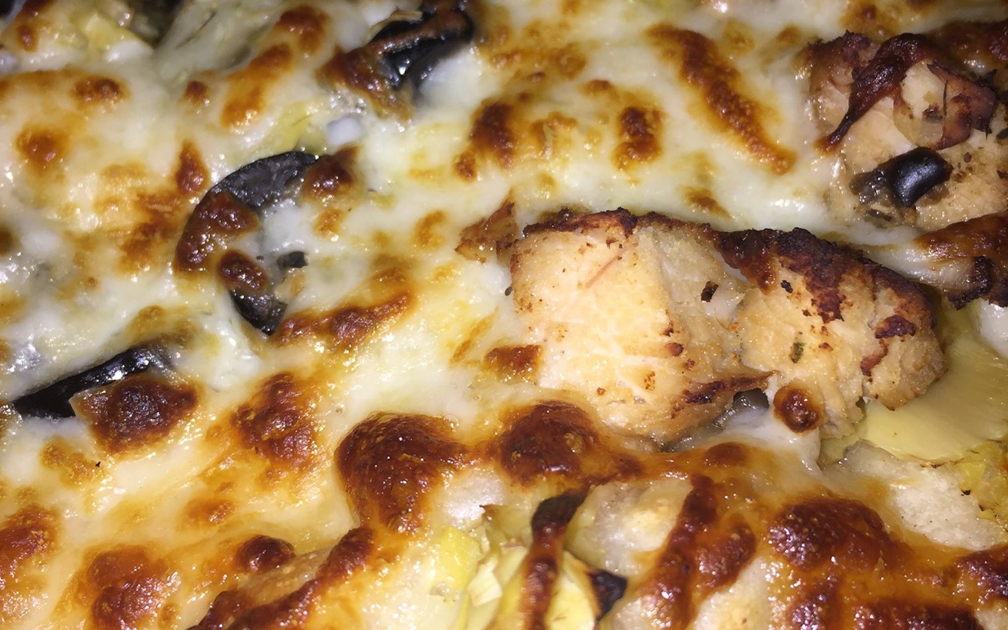 Fresh Mushrooms, Garlic Sauce, Mozzarella Cheese, Chicken, Black Olives and Artichoke